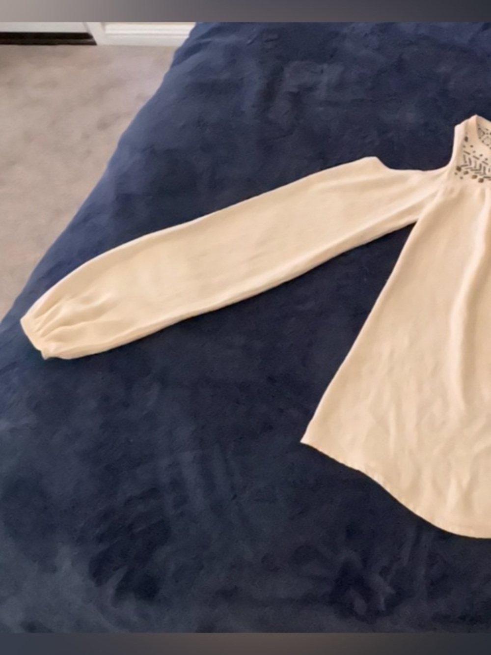 Cold-Shoulder Lace Yoke Blouse — Cream. Size:Small - Picture 7 of 7